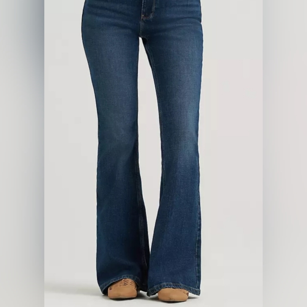 Wrangler Fierce Flare Jeans. Sz 4 (28" Waist) 32" Inseam. - Picture 3 of 12